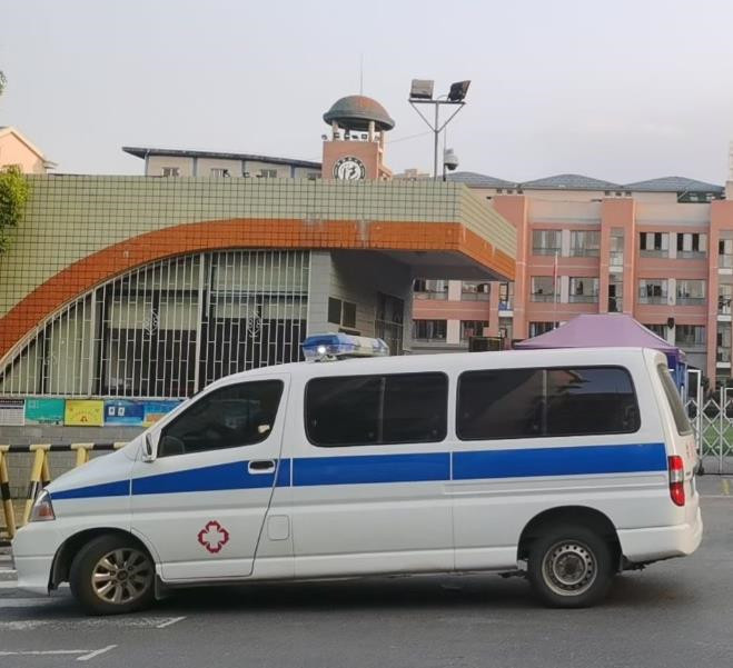 鸠江救护车出租护送骨折病人一公里多少钱